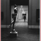 Elliott-Erwitt-Metropolitan-Museum-New-York-City-1950.jpg
