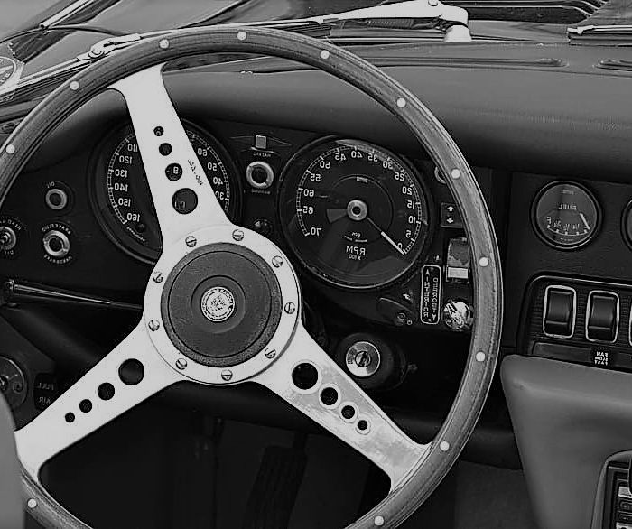 vintage-car-old-car-jaguar-v12-old-jaguar-classic-car-classic-jaguar-vintage-retro-car-interior.jpg